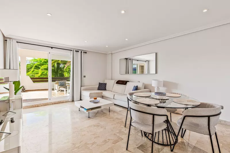 Middle Floor Apartment in Estepona