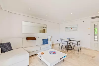 Middle Floor Apartment in Estepona