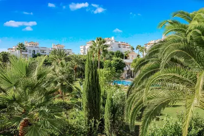 Middle Floor Apartment in Estepona