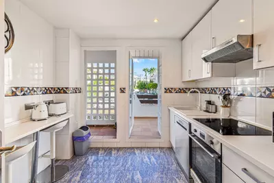 Middle Floor Apartment in Estepona