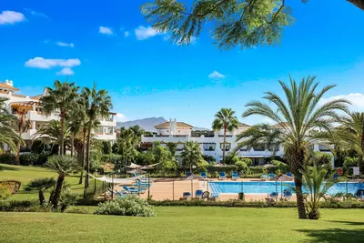 Middle Floor Apartment in Estepona