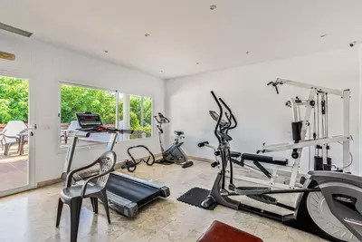 Middle Floor Apartment in Estepona