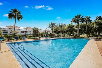 Middle Floor Apartment in Estepona
