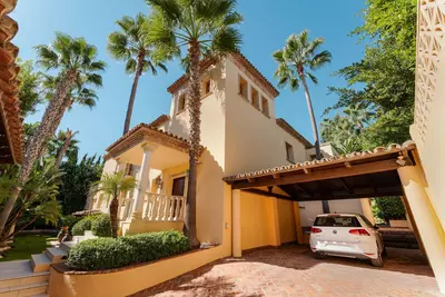 Detached Villa in Nueva Andalucía