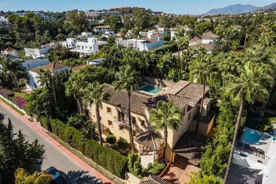 Detached Villa in Nueva Andalucía