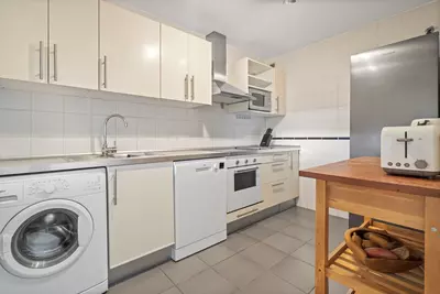 Middle Floor Apartment in Estepona