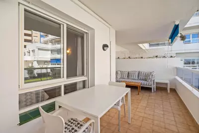Middle Floor Apartment in Estepona