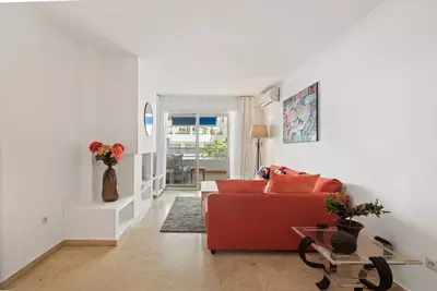 Middle Floor Apartment in Estepona