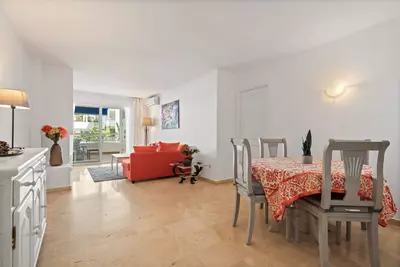 Middle Floor Apartment in Estepona
