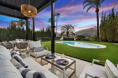 Detached Villa in Nueva Andalucía