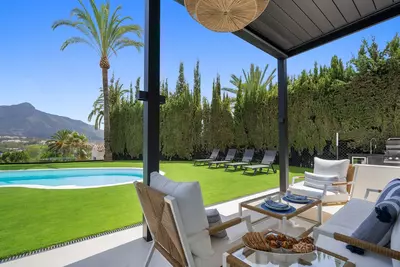 Detached Villa in Nueva Andalucía