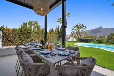 Detached Villa in Nueva Andalucía