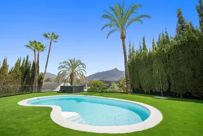 Detached Villa in Nueva Andalucía