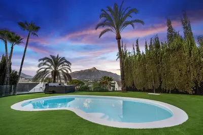 Detached Villa in Nueva Andalucía