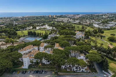 Middle Floor Apartment in Nueva Andalucía