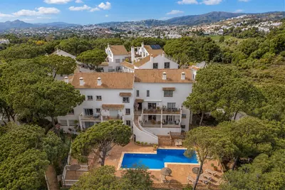 Middle Floor Apartment in Nueva Andalucía