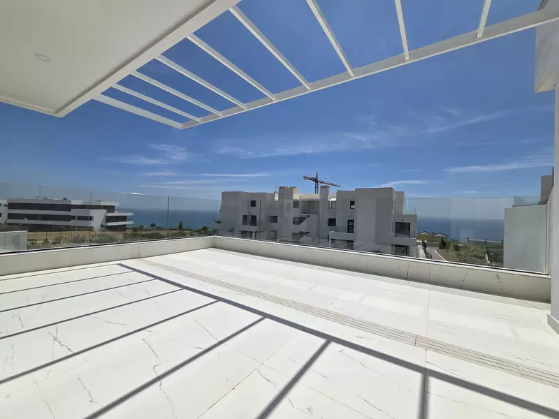 Middle Floor Apartment in Estepona