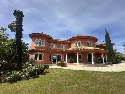 Detached Villa in El Paraiso