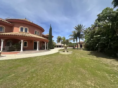 Detached Villa in El Paraiso