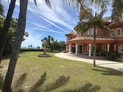 Detached Villa in El Paraiso