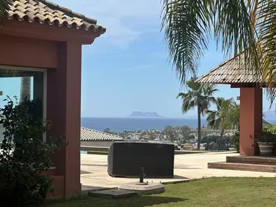 Detached Villa in El Paraiso
