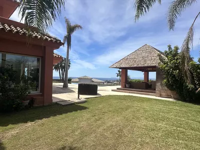 Detached Villa in El Paraiso