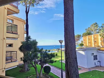 Middle Floor Apartment in Estepona