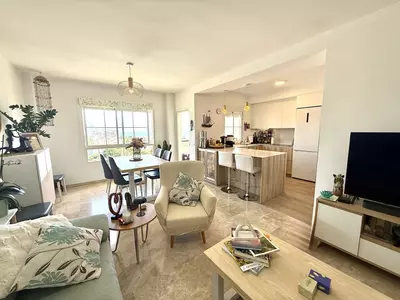 Middle Floor Apartment in Estepona