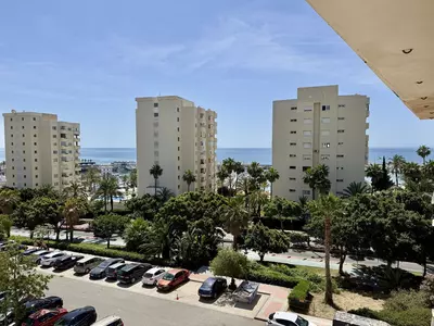 Middle Floor Apartment in Estepona
