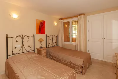 Middle Floor Apartment in Elviria