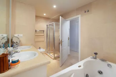 Middle Floor Apartment in Nueva Andalucía