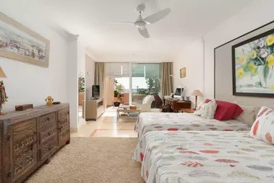 Middle Floor Apartment in Nueva Andalucía