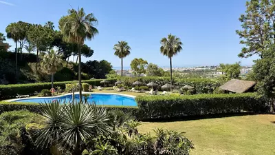 Middle Floor Apartment in Nueva Andalucía