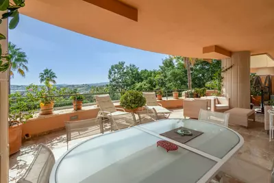 Middle Floor Apartment in Nueva Andalucía