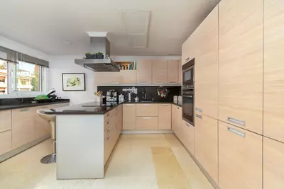Middle Floor Apartment in Nueva Andalucía