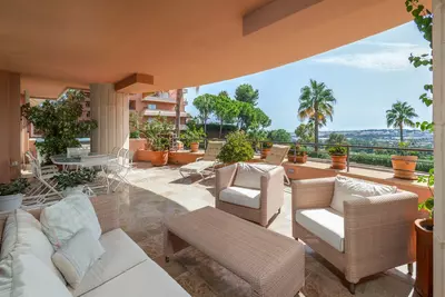 Middle Floor Apartment in Nueva Andalucía