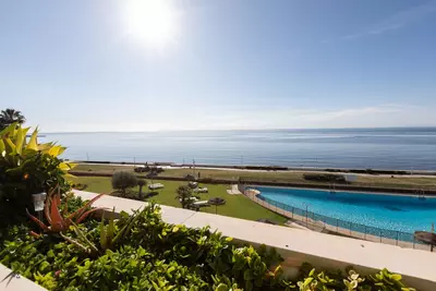 Middle Floor Apartment in Estepona