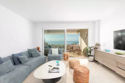 Middle Floor Apartment in Estepona