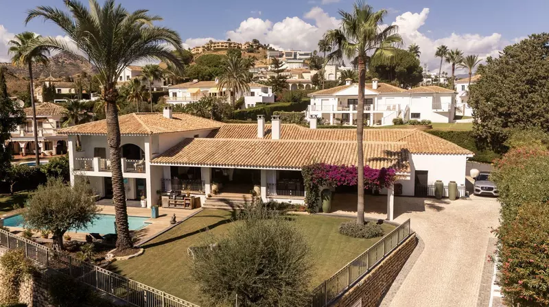 Detached Villa in El Paraiso