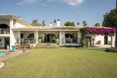 Detached Villa in El Paraiso