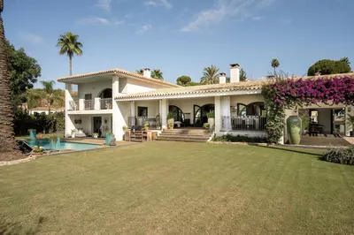 Detached Villa in El Paraiso