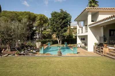 Detached Villa in El Paraiso