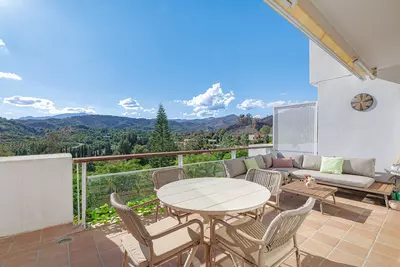 Middle Floor Apartment in Benahavís