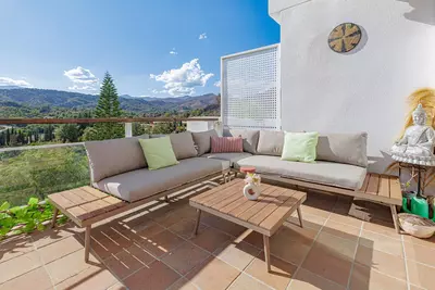 Middle Floor Apartment in Benahavís