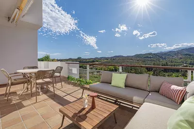 Middle Floor Apartment in Benahavís