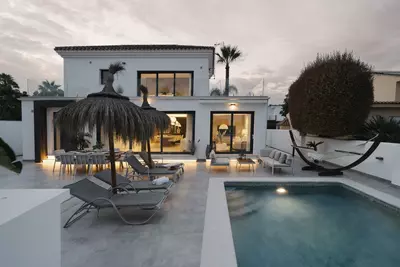 Detached Villa in Nueva Andalucía