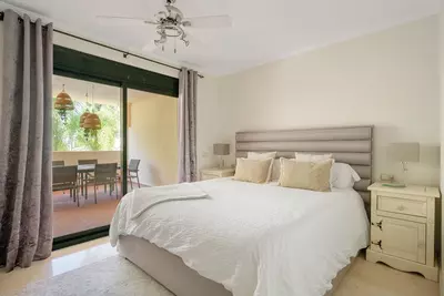 Middle Floor Apartment in Nueva Andalucía