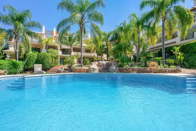 Middle Floor Apartment in Nueva Andalucía