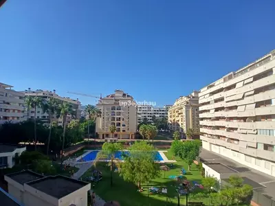 Middle Floor Apartment in Estepona