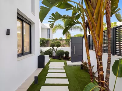 Detached Villa in El Paraiso